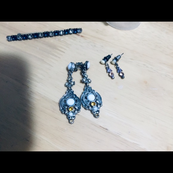 Pierced Earrings Necklace/ Bracelets - Picture 4 of 7